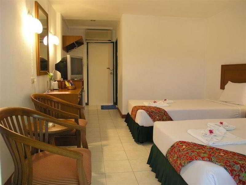 Kamala Beach Inn プーケット エクステリア 写真